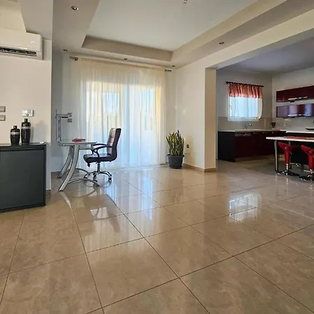 Calm And Joy Summer House Willa